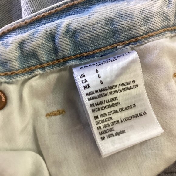 American Eagle Womens Size 6 Embroidered Distressed Denim Shorts Floral Pocket P - Picture 3 of 12
